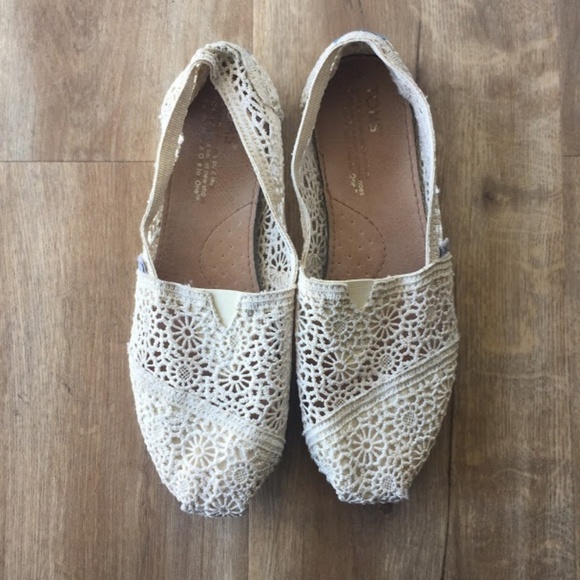 cream lace toms